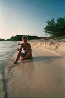 Cathy sur une plage....... (on ne sait plus où)